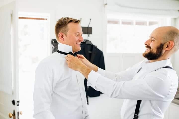 Groomsmen-Have-Fun-On-Wedding-Day